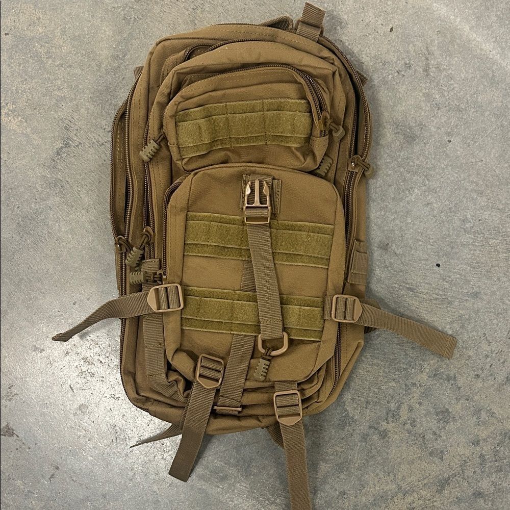 Men's Tactical Sling Backpack in Coyote/Tan